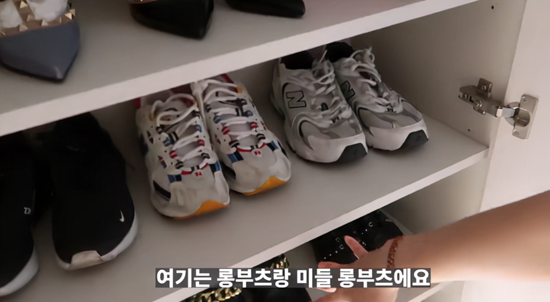 韩国女生独居公寓,韩国美女晒衣服