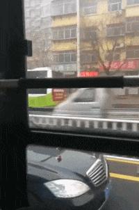 想知道上面的这个洞洞是用来干什么的？