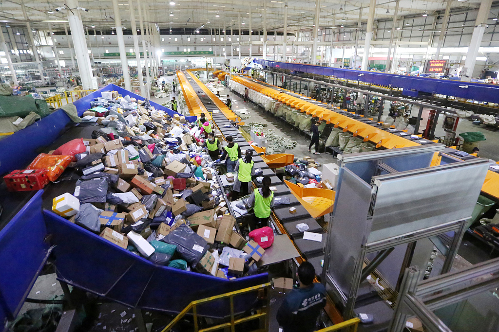 快递流水线工作10秒短视频,快递流水线临时工