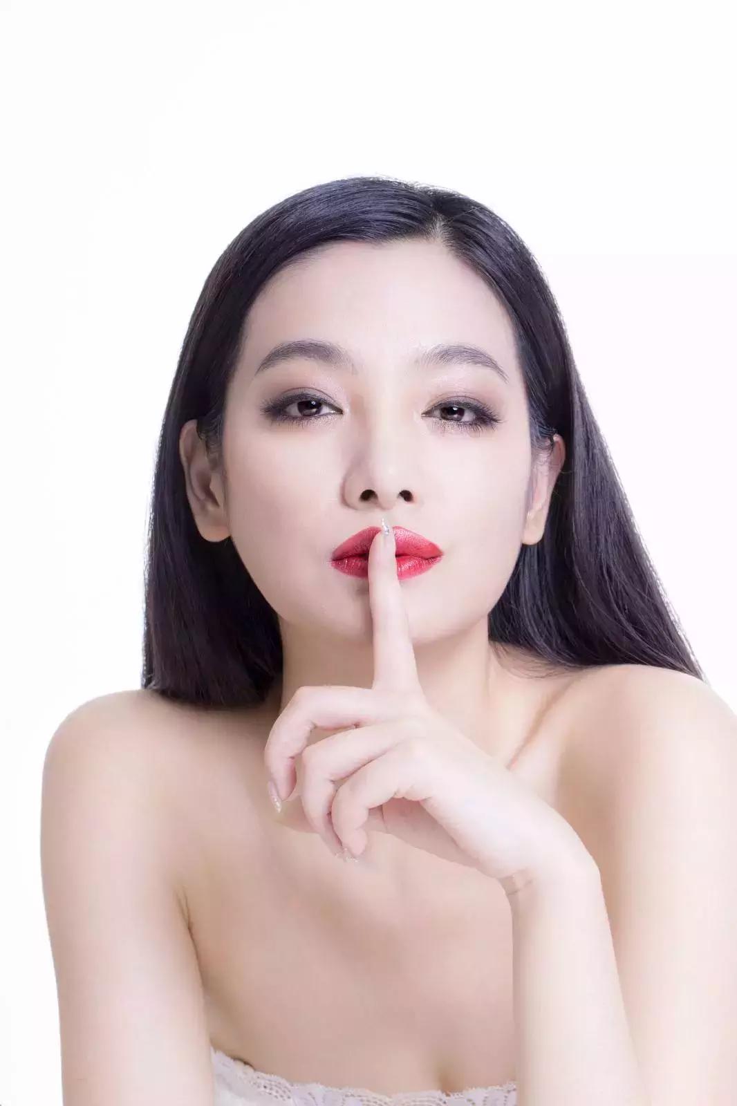 脸上起皮怎么化妆,脸上起皮干燥化妆不服帖怎么办