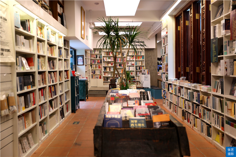 广州荔湾湖公园藏着一个可以睡觉的书店，这家书店再造一个乌托邦