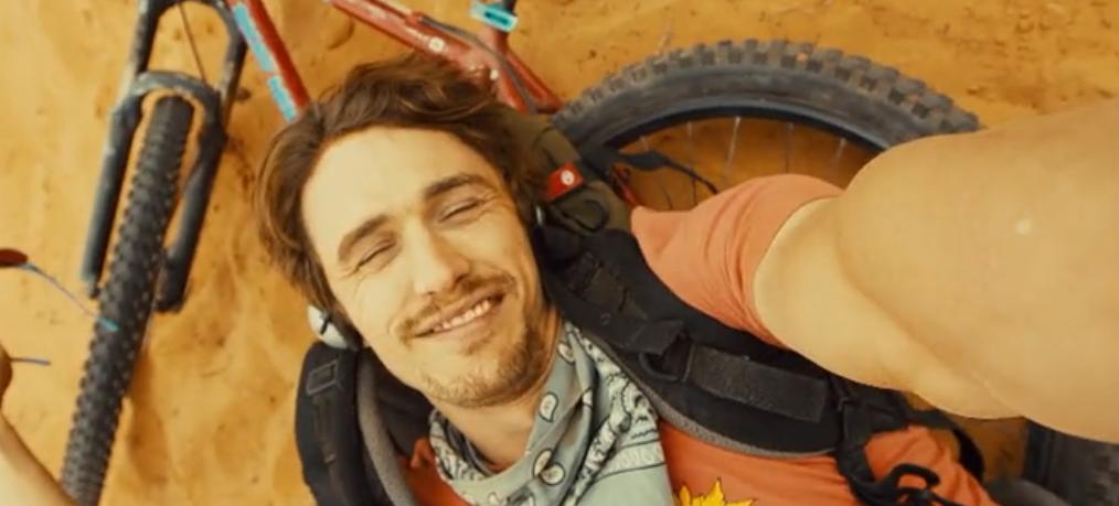 又渴又疼!手臂被石头卡住五天五夜?这部电影告诉你如何断臂求生