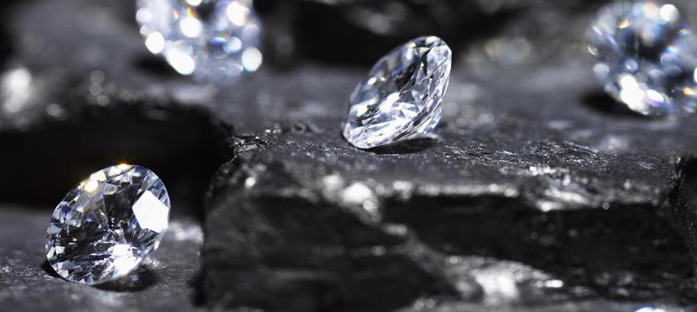 我心中最美的钻石，就是你闪着泪光说“IDo”时的眼睛