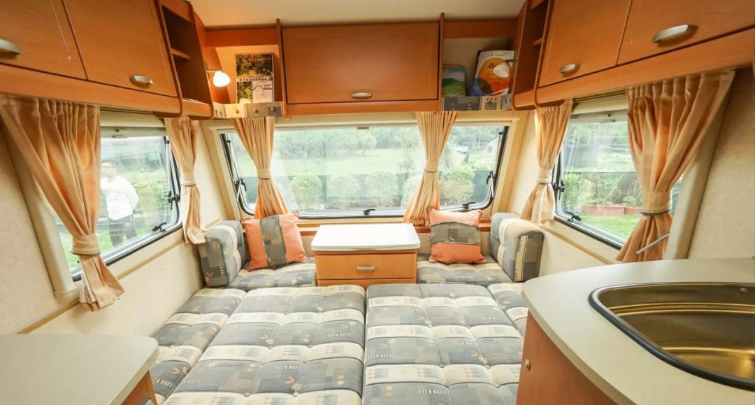 疫情下的香港五一黄金周：0内地团访港，多个品牌宣布撤店