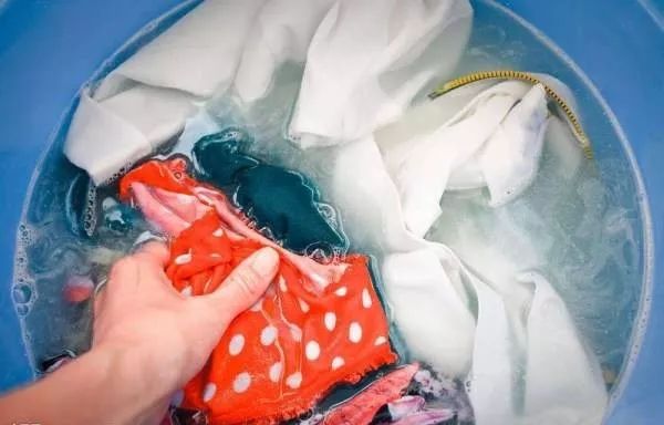 孩子衣服洗不干净有细菌吗,宝宝衣服上的甲醛洗洗就能去除吗