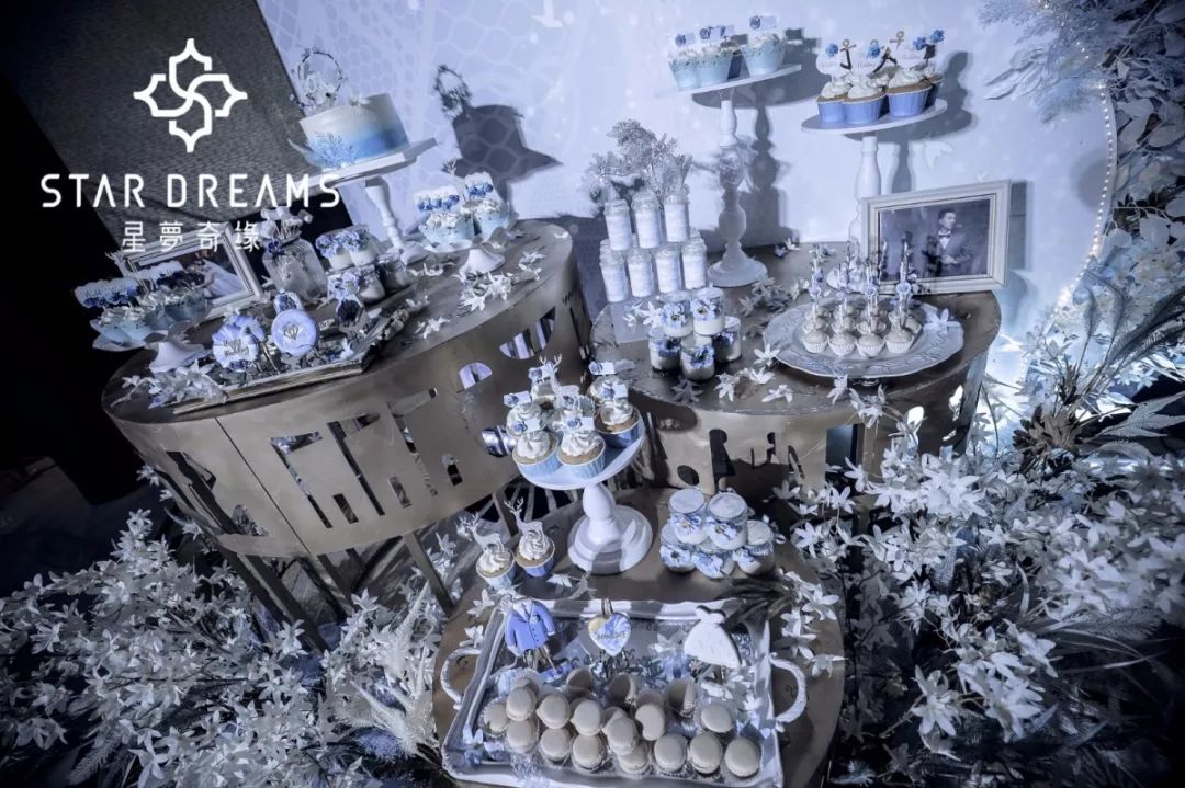 把深海的蔚蓝和小鹿眼里的星辰，都揉进了这场婚礼