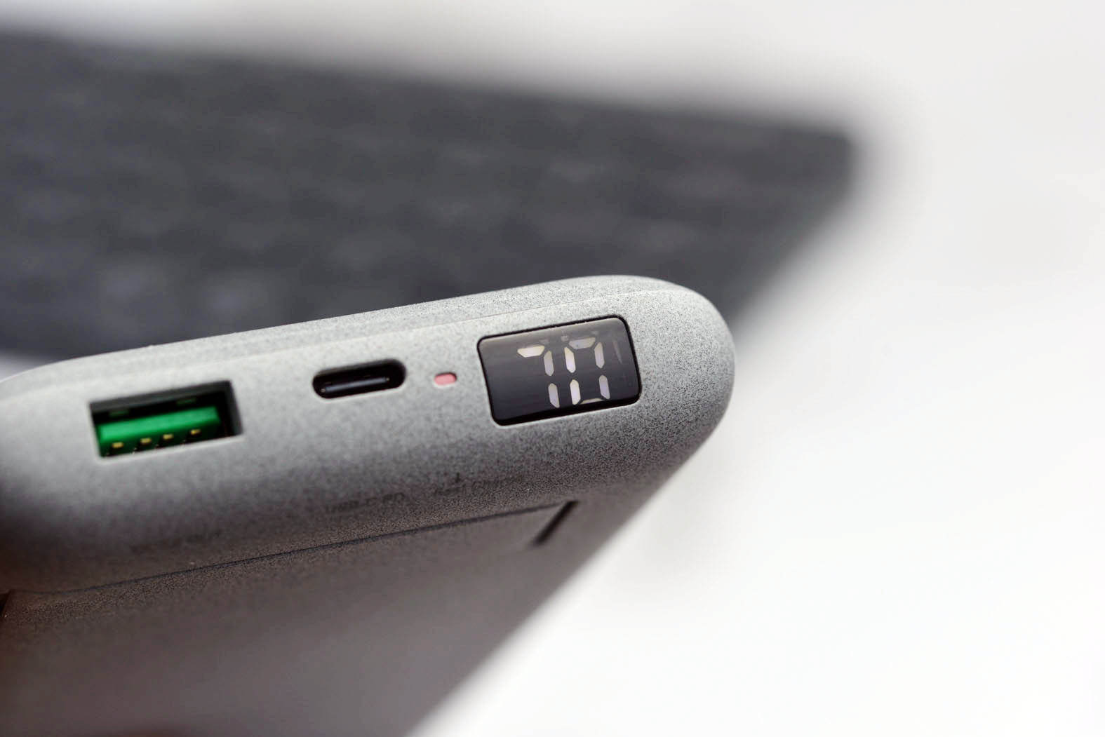 充电宝轻巧好携带,充电宝什么样的容量大