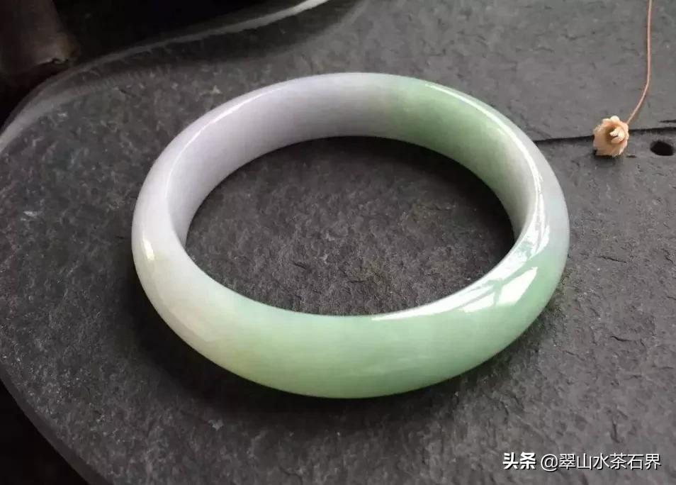 翡翠手镯取不下来怎么弄成两半,翡翠手镯取不下来怎么砸