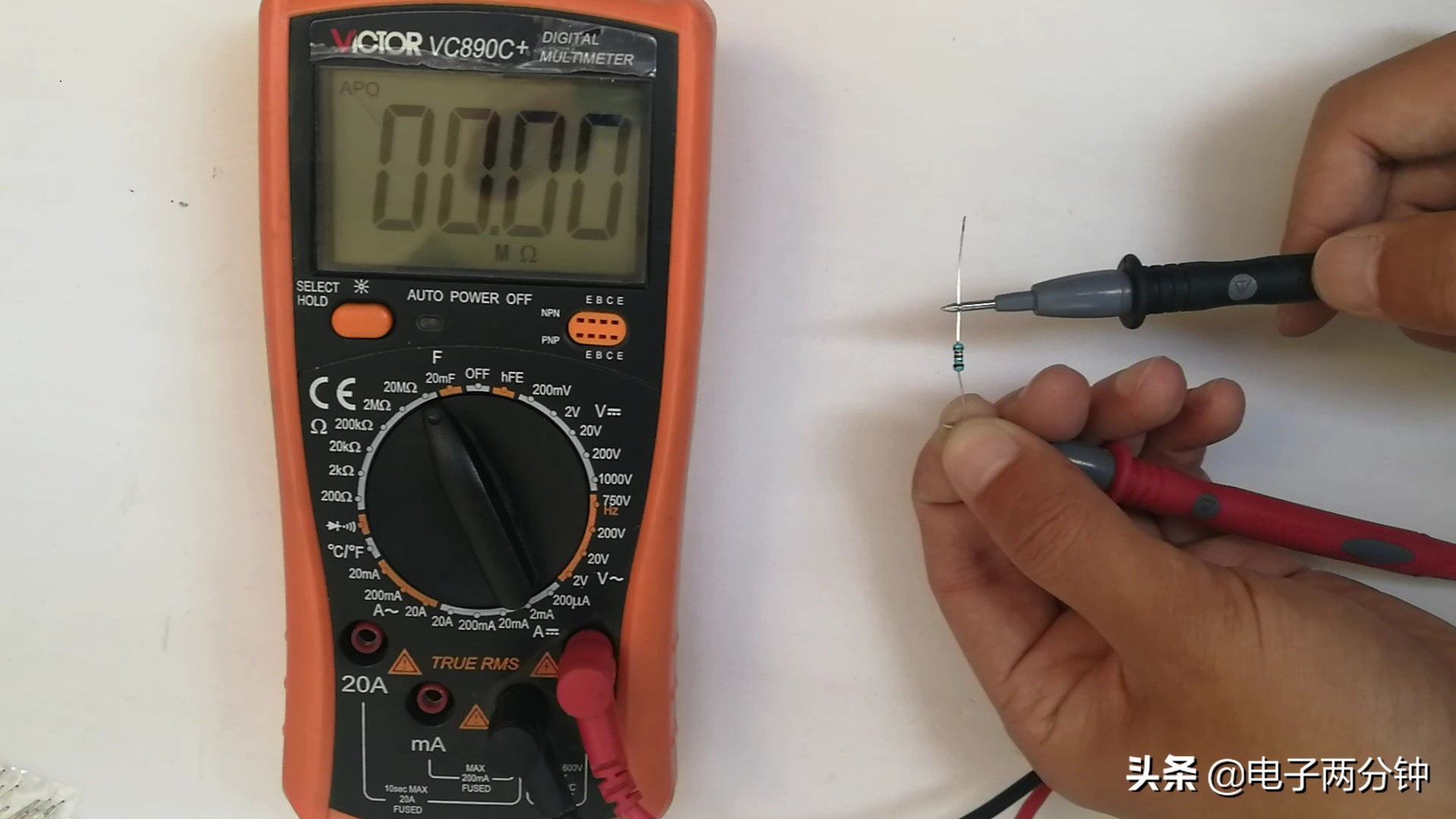 常用万用表怎么测量,万用表使用方法动画讲解