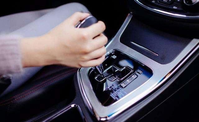 手动挡真的比自动挡好吗,手动挡没有自动挡快