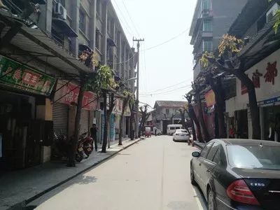 北碚有个老街，曾经是重要的交通码头要道，而今更有江东明珠之喻