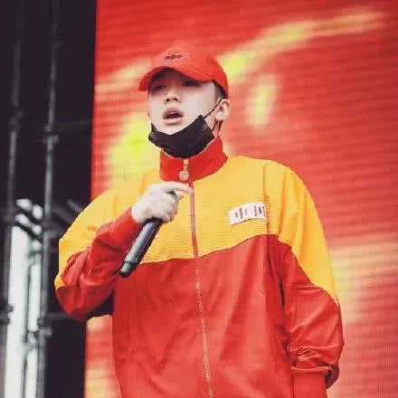 PGone素颜现身全面复出,人气火爆胜当年,经历风雨后变暖男