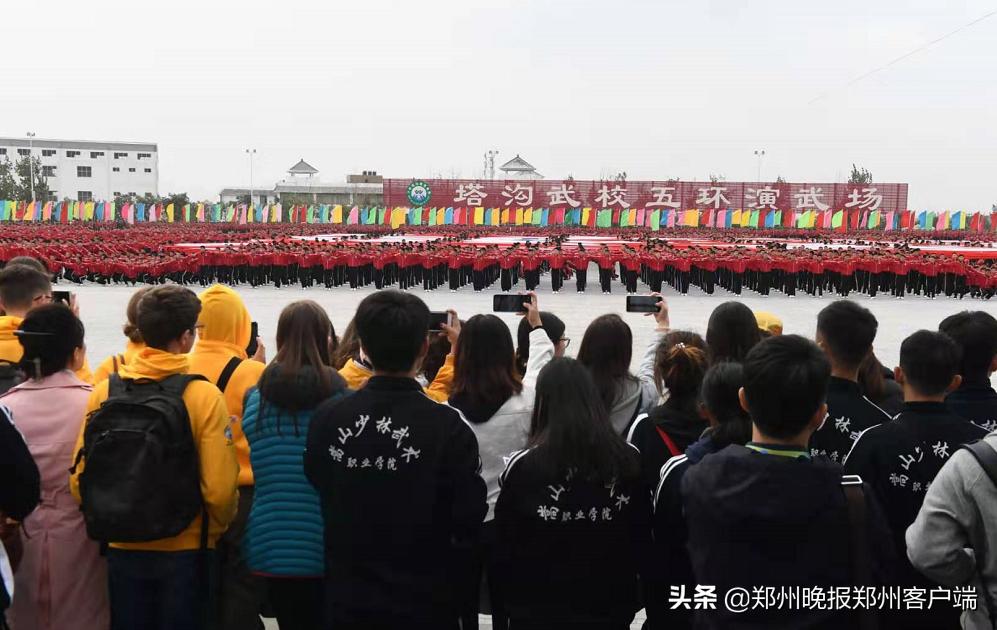 汉语桥开幕式2009,汉语桥选手看广场舞