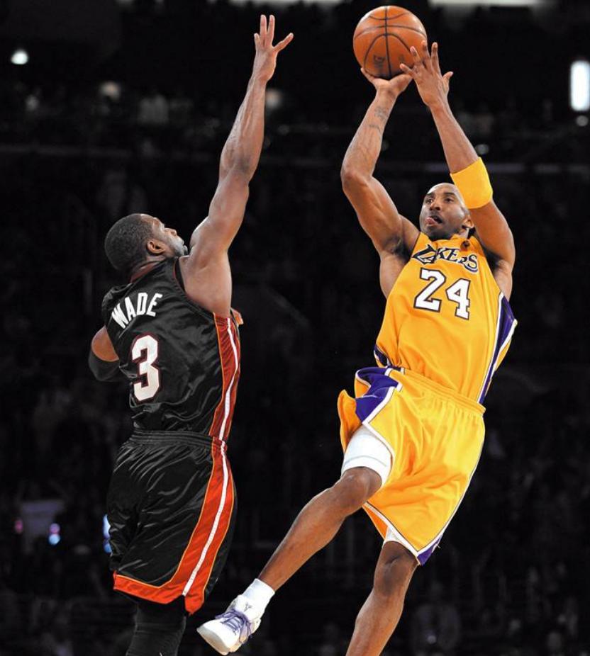 科比投篮遭五人防守,科比投篮被打手