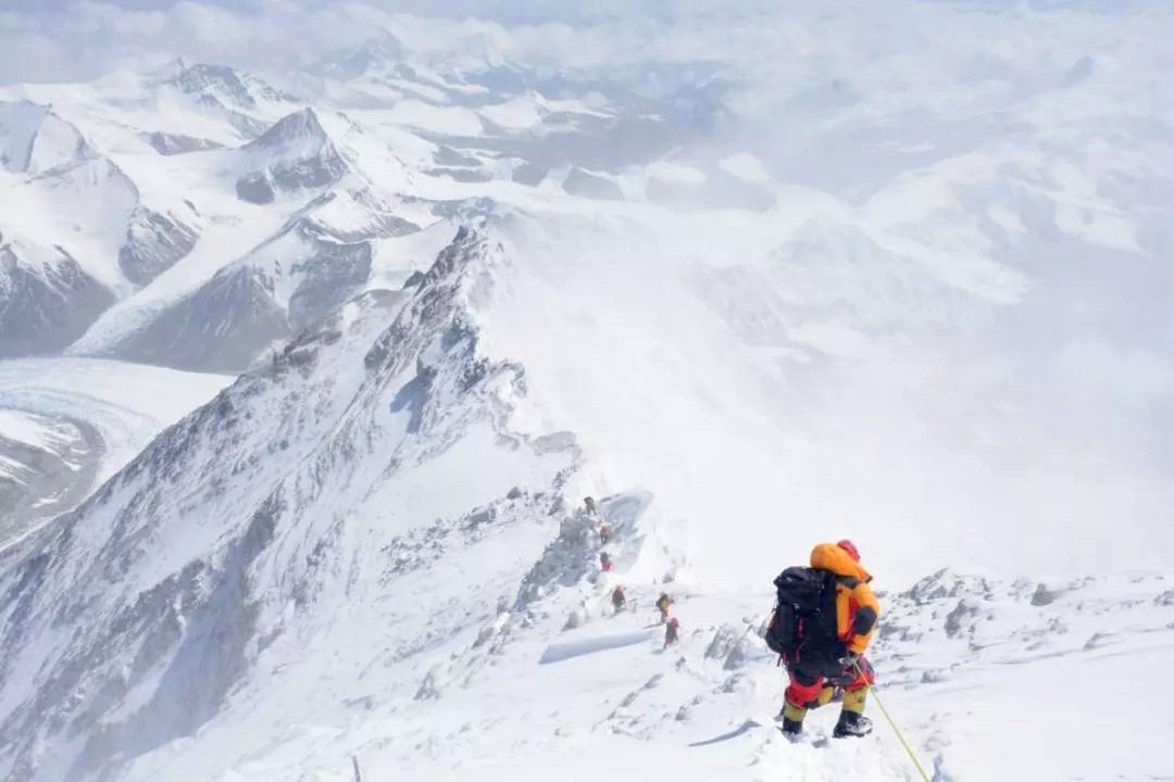 珠峰的遗体16年后发现,珠峰著名遇难者图片