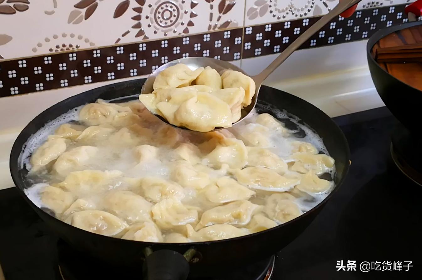 煮饺子的正确方法开锅煮皮,蒸饺饺子皮的做法和面技巧