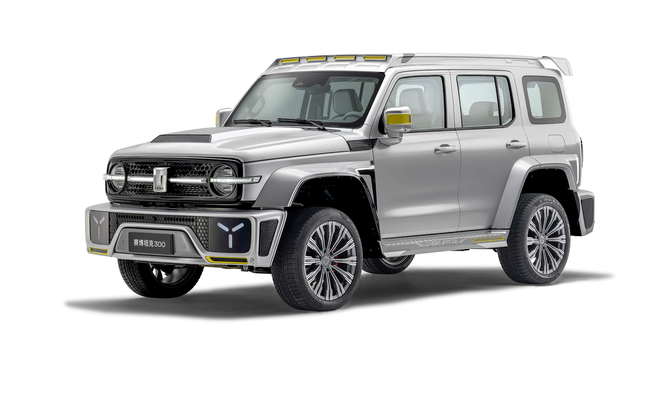 赛博坦克300对比大g,赛博坦克300落地价白色