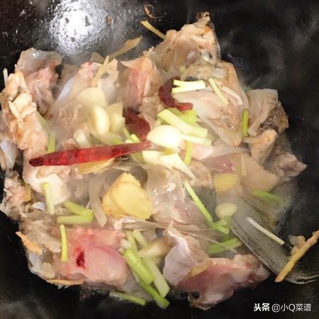 干锅鱼头家常做法简单又好吃,干锅鱼头的做法大全图解窍门
