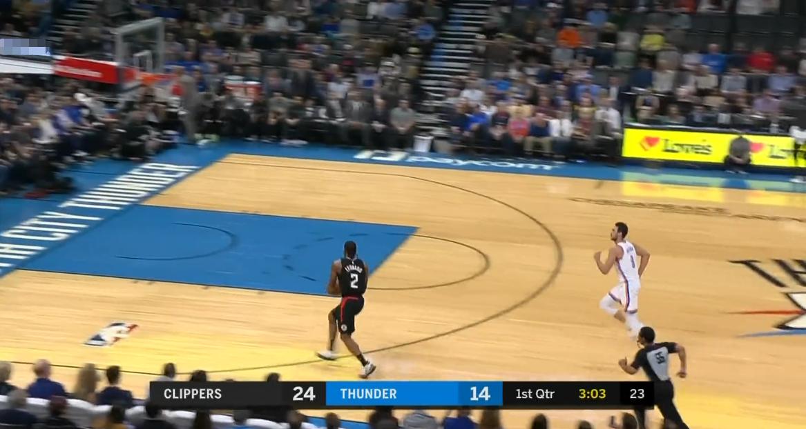 伦纳德单手抓球暴扣,伦纳德手大