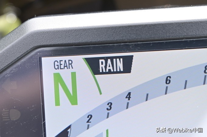 川崎z900跟川崎z1000有什么差别,川崎Z900驾驶体验