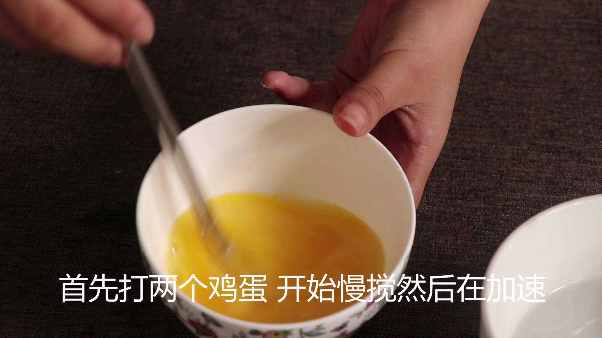 如何蒸出细滑鲜嫩的鸡蛋羹,蒸鸡蛋羹要怎么蒸出光滑的表面