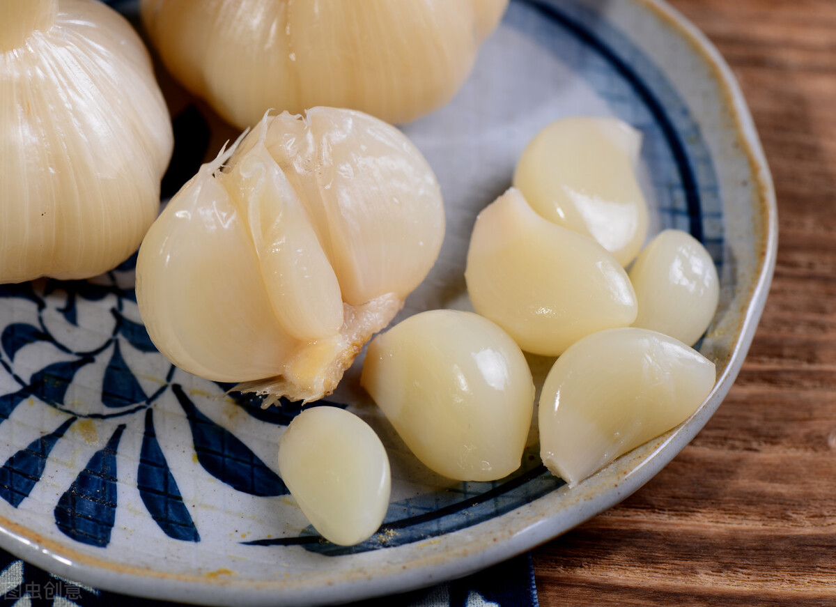 五斤雪碧大蒜腌糖蒜比例方法,腌糖蒜加雪碧和不加雪碧哪个好吃