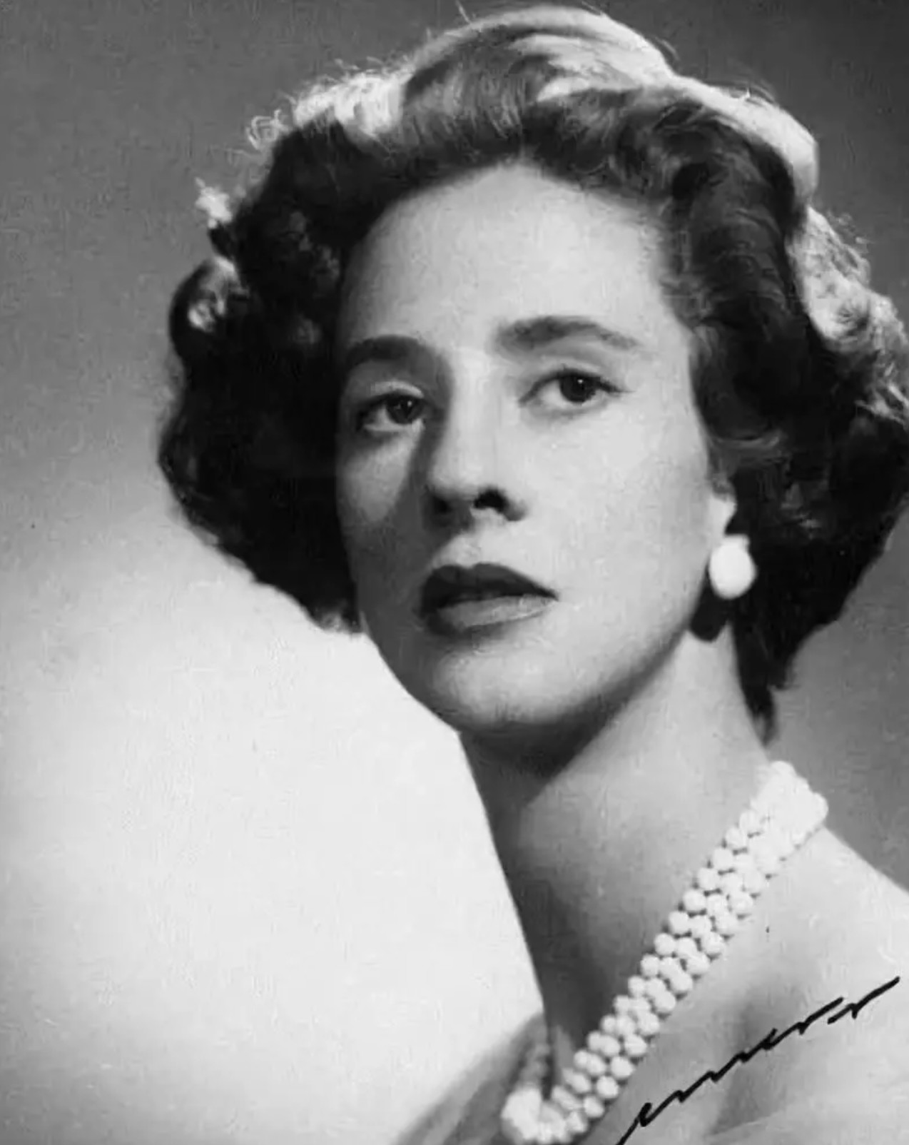 帅炸天，独宠不育王后33年，比利时“鲜肉”国王太苏了吧