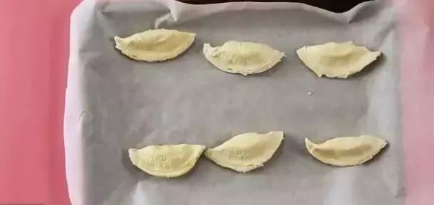 榴莲酥简单,甜甜的味道酥酥脆脆的榴莲酥