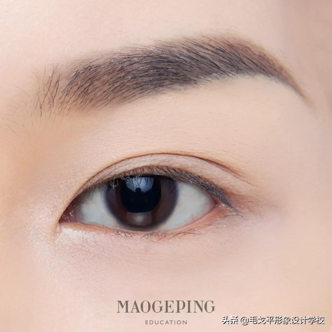 手把手教你画精致的妆,化妆前后差距大的变装