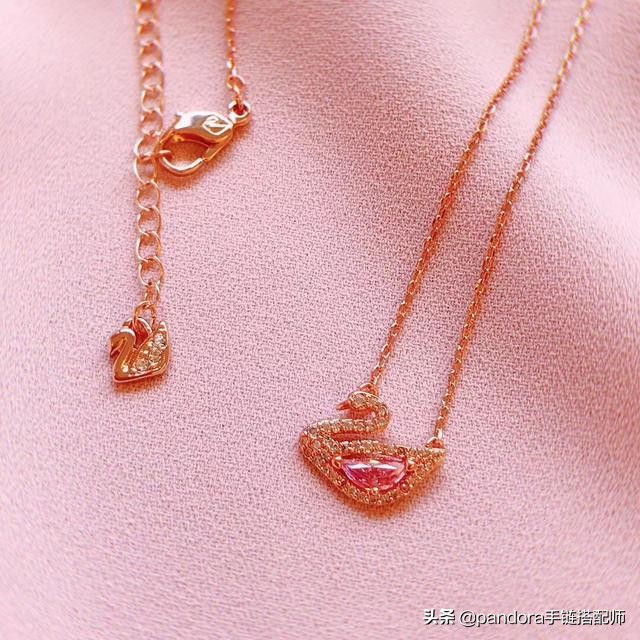 施华洛世奇黑天鹅和银天鹅哪个贵,施华洛世奇黑天鹅项链推荐视频