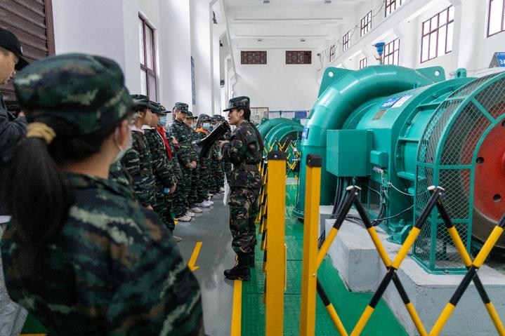 宜昌这个地方产美女，有一个大家都认识，现在还能让熊孩子涨知识