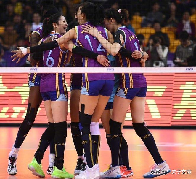 女排队员穿的什么鞋,女排为什么喜欢穿篮球鞋