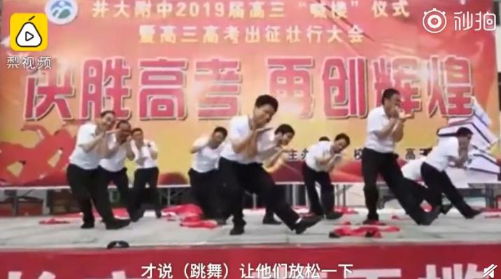 “霸道”女副行长：逼出轨丈夫砍手指，把下属当佣人驱使