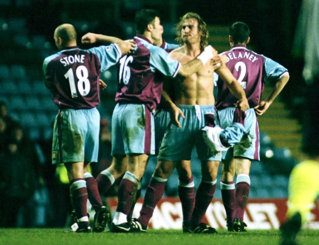 英超最佳球员坎通纳,坎通纳曼联的故事很伟大