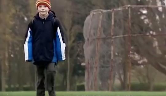 8岁男孩爱上老师,生死不顾为爱决斗!