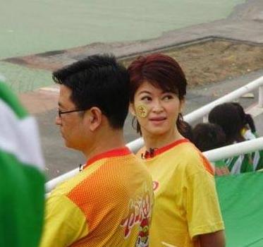 白岩松早期采访视频,白岩松25岁生活视频