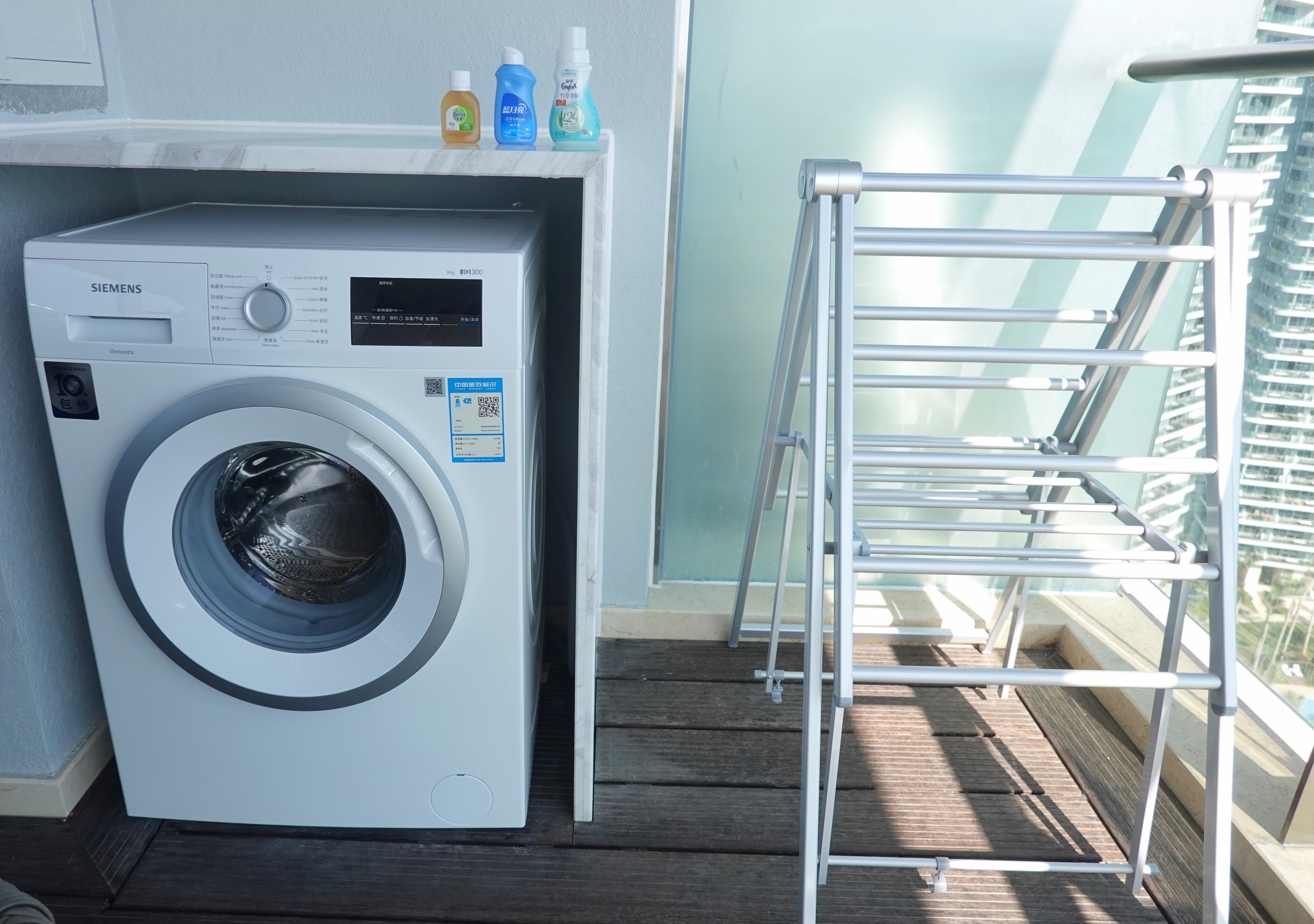 去三亚是住一个酒店好还是分开住,去三亚住酒店还是买房