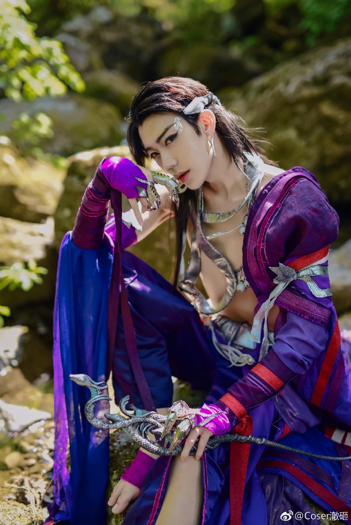 快来感受来自奶妈的爱~剑网三治疗心法cos，五七万真的美貌呀~