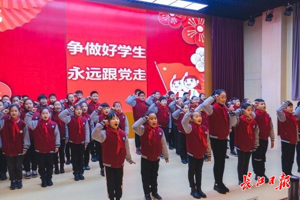 139.9万武汉伢开学啦！学*党**史学英雄开启新学期第一课