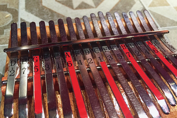 卡林巴拇指琴不用调音器怎么调音,卡林巴拇指琴怎么调音华为