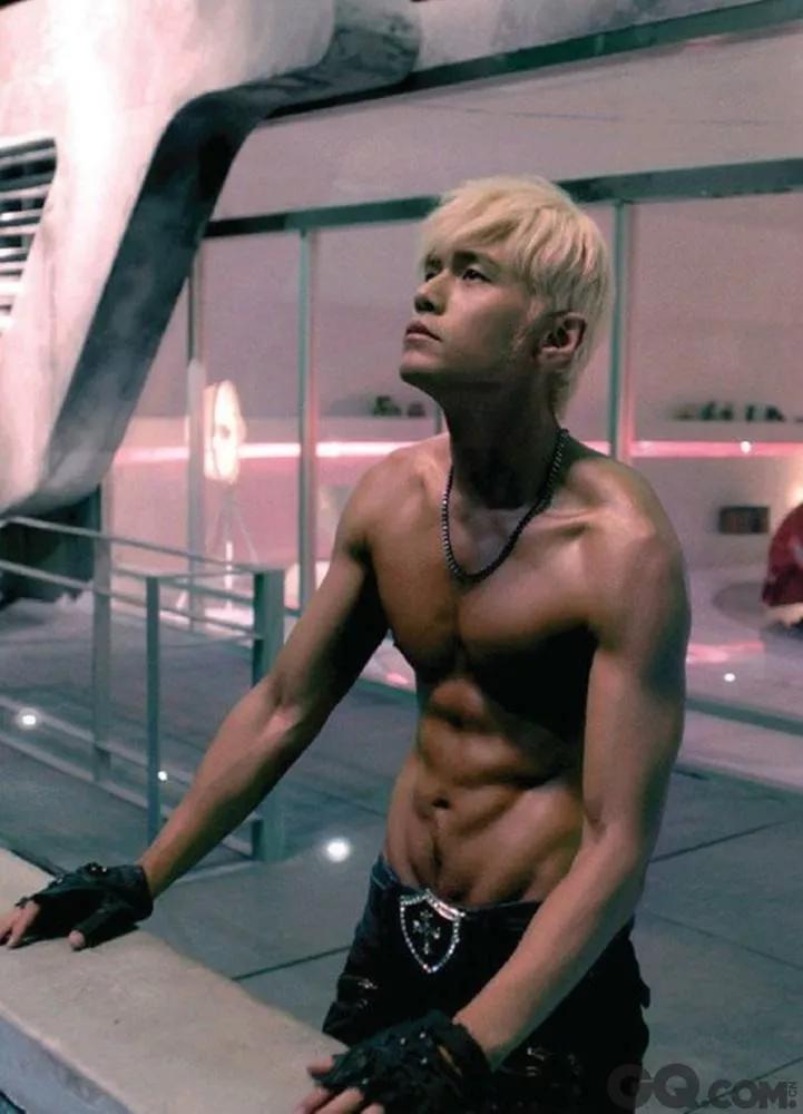 李现有没有腹肌,李现的真腹肌