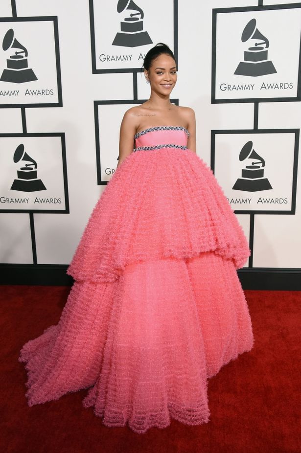 女明星只穿1次的定制礼服，红毯活动之后怎么处理？主要4个途径