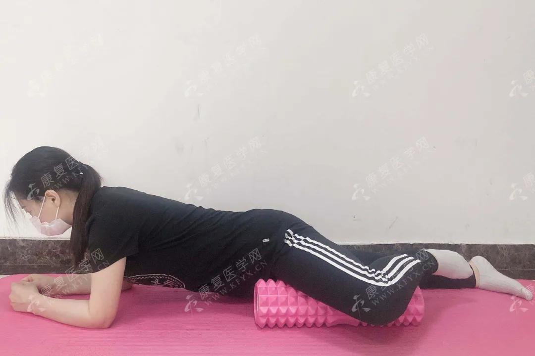 大腿前侧凸起一块肉怎么回事,大腿前侧突出什么样子