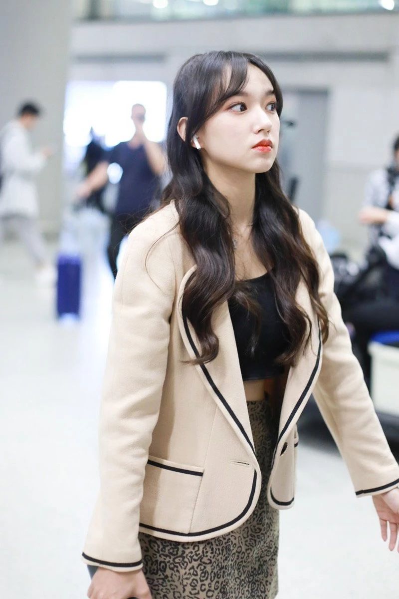 程潇微胖完整版,程潇穿绿色露腰上衣