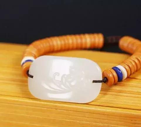 戴起来最舒服的腕饰是它！不是手镯，更不是手串，猜到了吗？