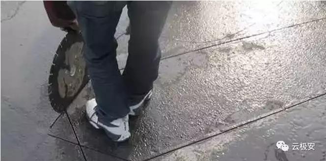 监控杆安装与预埋线,监控立杆基础配管