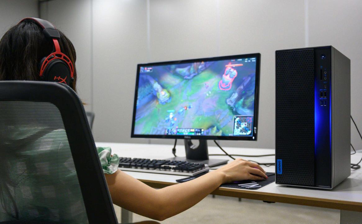 可以放进背包的主机,可以塞进行李箱的主机