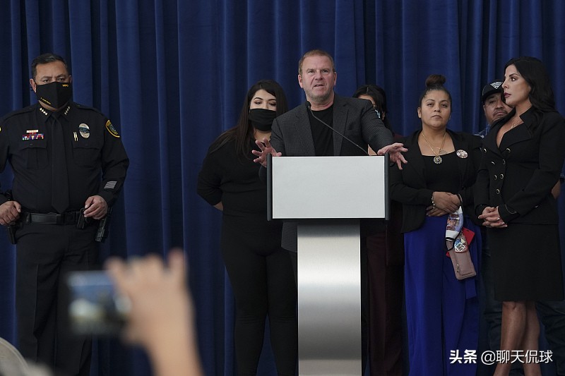 你退役我13号球衣，我送你13连败