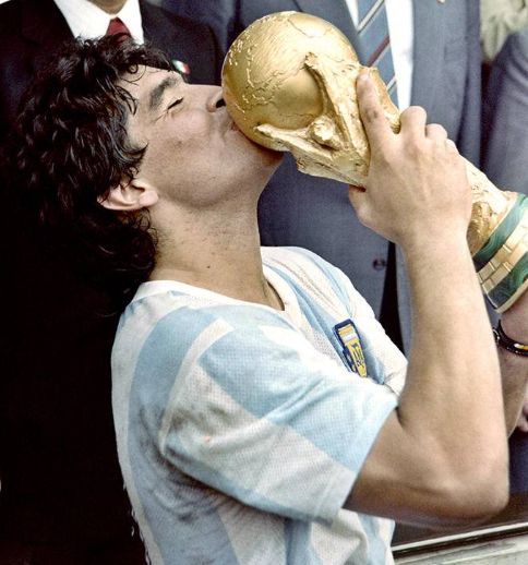 马拉多纳球王踢法,真王者