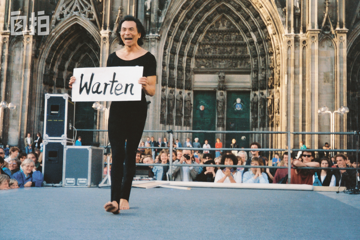 我，49岁开始北漂，79岁走秀爆红，85岁学开飞机，一辈子都在演戏